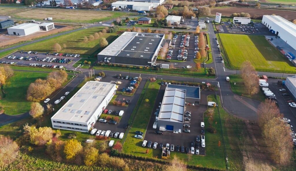 Vue du ciel d'une zone d'activité d'entreprise