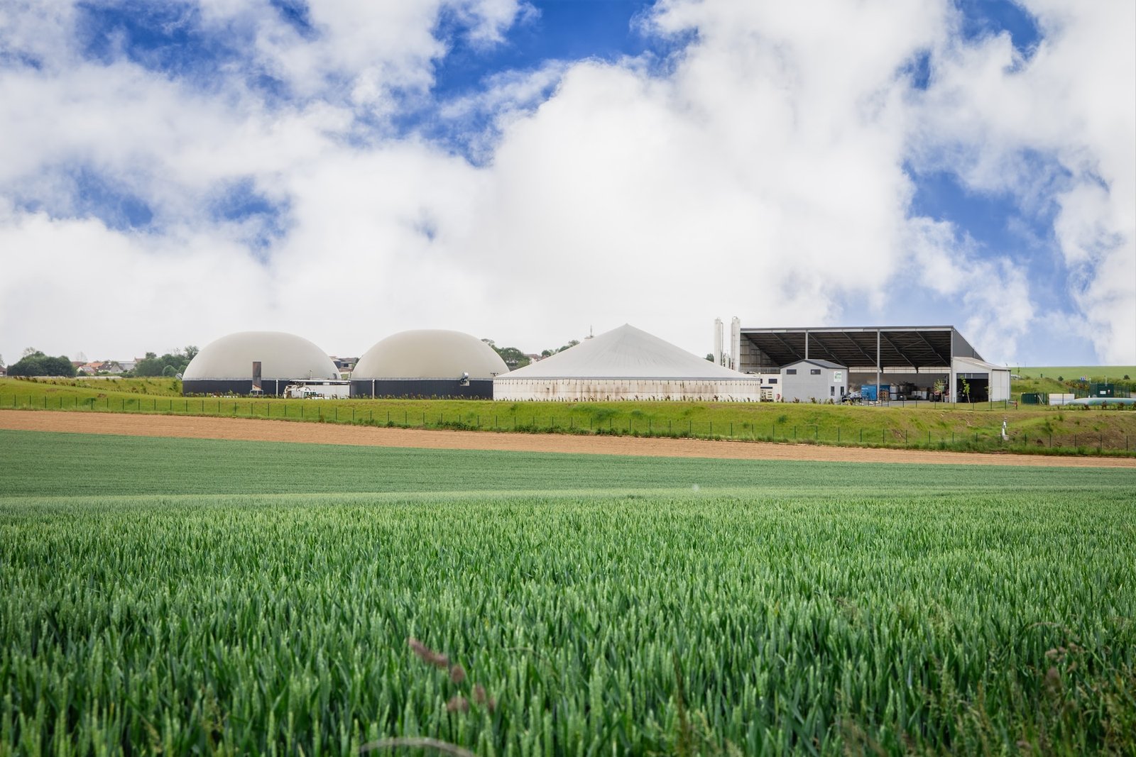 Photographie d'une unité de méthanisation et industriel dans les hauts de France associé au groupe GRDF.