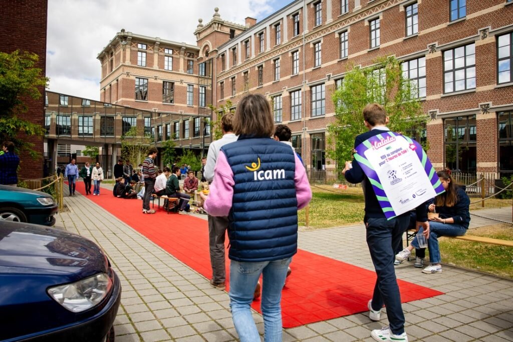 Photographie d'un événement organisé par l'ICAM de Lille dans leurs locaux restaurés en 2025