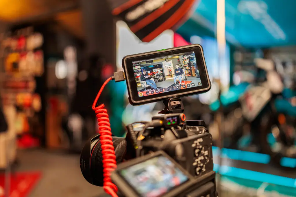 Ecran vidéo montrant une scène filmée